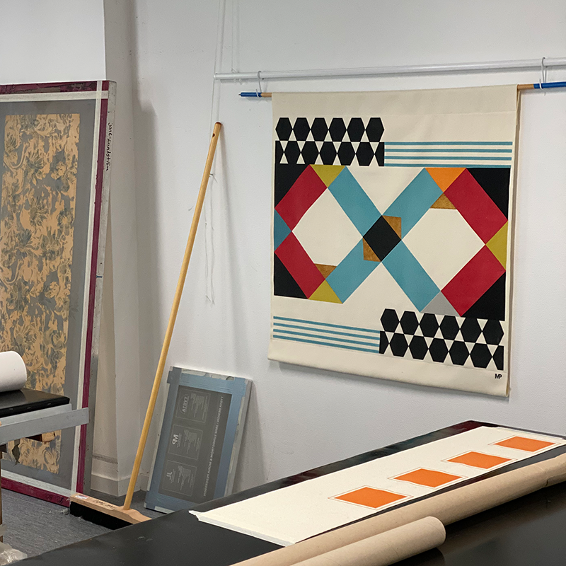Tillsammans med Jane Lundström har jag skapat ett designkoncept med ljuddämpande konsthantverk i ull.
www.kattun.se