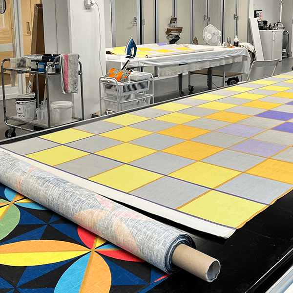 Digital idéutveckling, textiltryck och arbetsmetoder för projekt.

